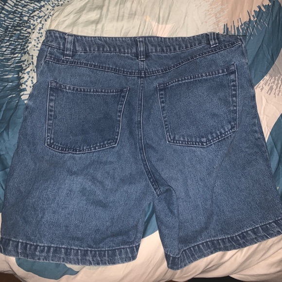 Capri jean blue shorts size 10 reach mid thigh - Picture 2 of 3